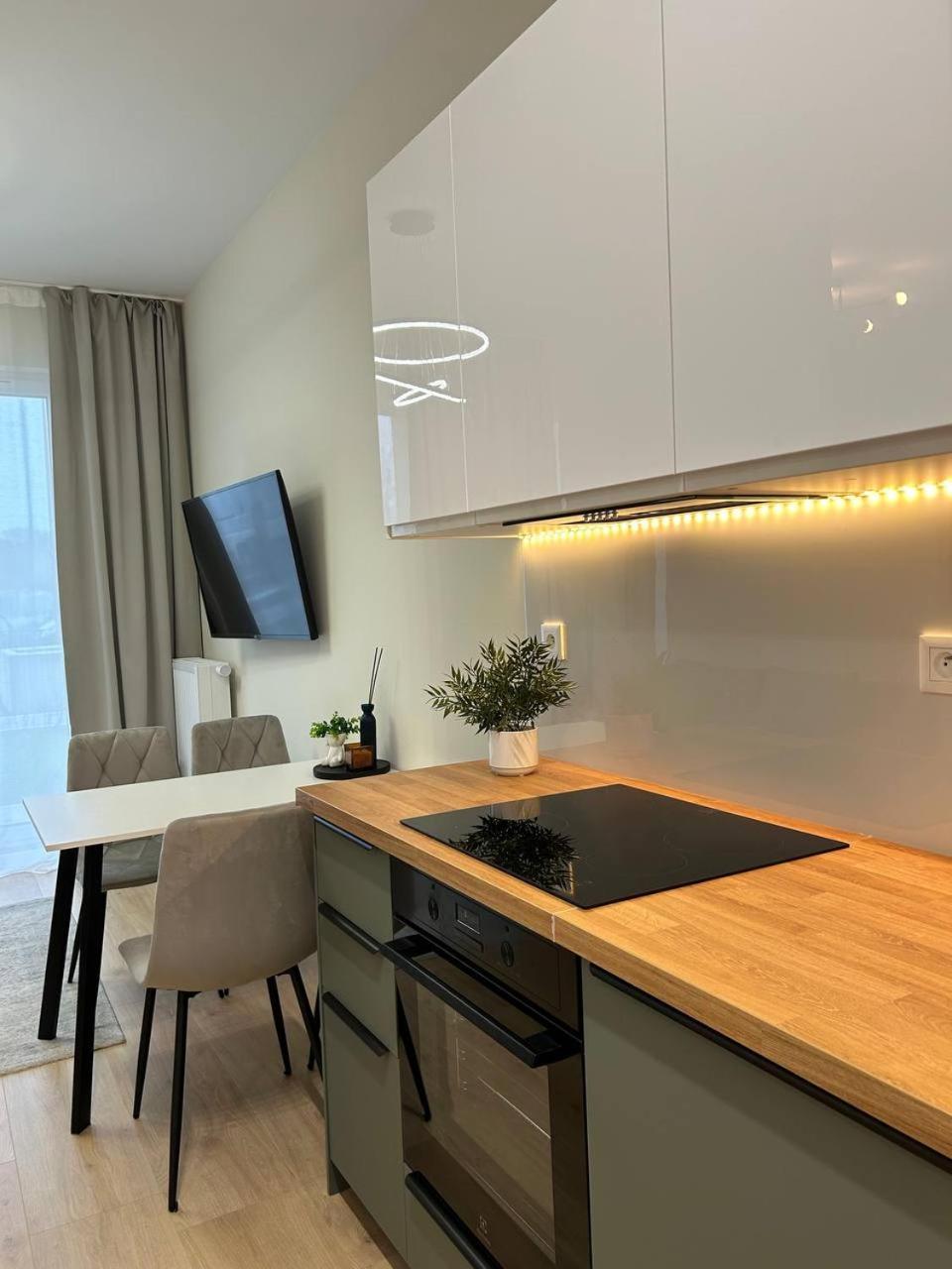 Warsaw Airport Apartment Buitenkant foto